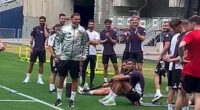 Manchester United 's players were introduced to a high-tech cooldown jacket to help combat soaring temperatures in Chicago