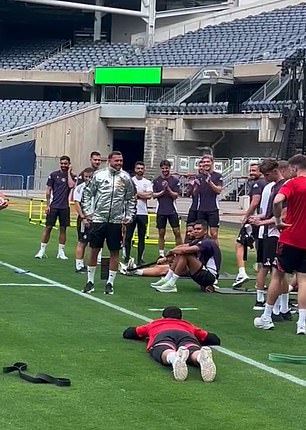 Manchester United 's players were introduced to a high-tech cooldown jacket to help combat soaring temperatures in Chicago