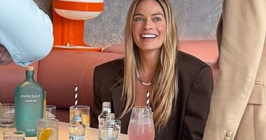 Margot Robbie flashed a dazzling smile as she enjoyed brunch and drinks with pals at Bondi Green restaurant in London's Paddington this week