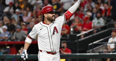 Mariners Land Slugger Eugenio Suárez to go All In on Playoff Push