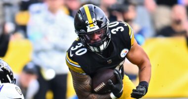 Member of Steelers’ RB Room Given Notable 2025 Forecast