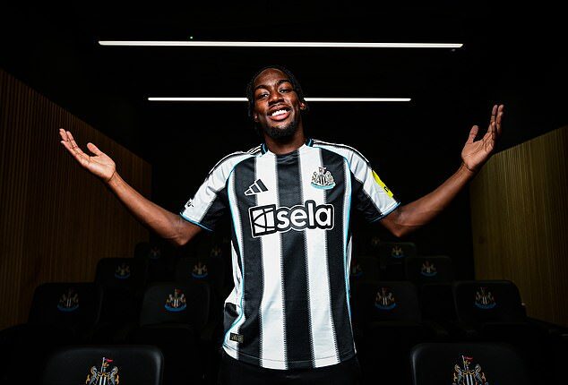 Newcastle United have completed the signing of Nottingham Forest forward Anthony Elanga