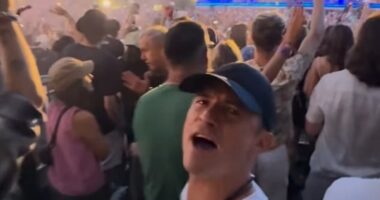 Newly-single Orlando Bloom had the time of his life at the Oasis gig in Manchester on Saturday as he shared a series of videos dancing and singing on Instagram