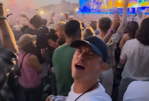 Newly-single Orlando Bloom had the time of his life at the Oasis gig in Manchester on Saturday as he shared a series of videos dancing and singing on Instagram