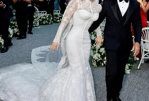 An A-list wedding guests who scored an invite to Lauren Sanchez and Jeff Bezos' $50M Italian wedding last month has now revealed what it was really like