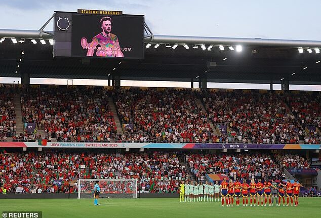 A minute's silence was held for Diogo Jota before Portugal Women faced Spain