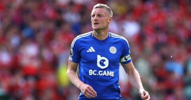 Jamie Vardy's proposed move to Serie A outfit Genoa has reportedly fallen through