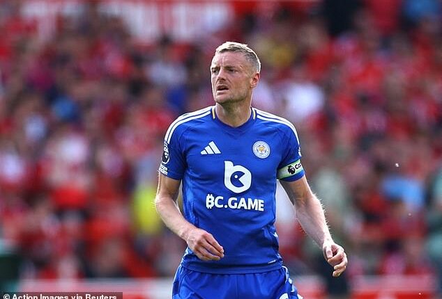 Jamie Vardy's proposed move to Serie A outfit Genoa has reportedly fallen through