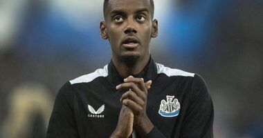 Alexander Isak has been told he can earn a staggering £600,000 a week net if he signs for Al Hilal instead of Liverpool