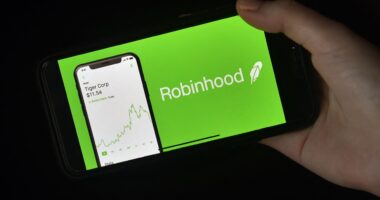 Robinhood benefits from markets’ volatile quarter, sees big jumps in profit and revenue