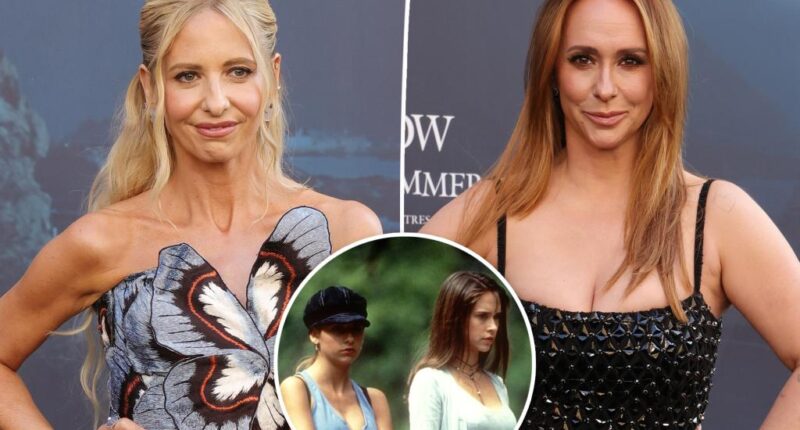 Sarah Michelle Gellar addresses Jennifer Love Hewitt feud rumors after alleged snub at 'IKWYDLS' premiere