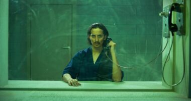 Saudi-Heist Comedy Alzarfa Outpaces Jurassic World & F1 in Opening Weekend at Saudi Box Office