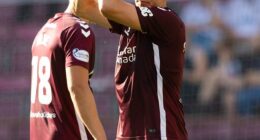 Lawrence Shankland applauds the Hearts fans as he's substituted after his two-goal haul
