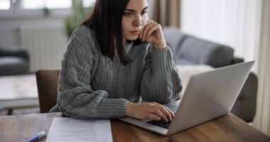 Should you believe the financial ‘geniuses’ of Wall Street?