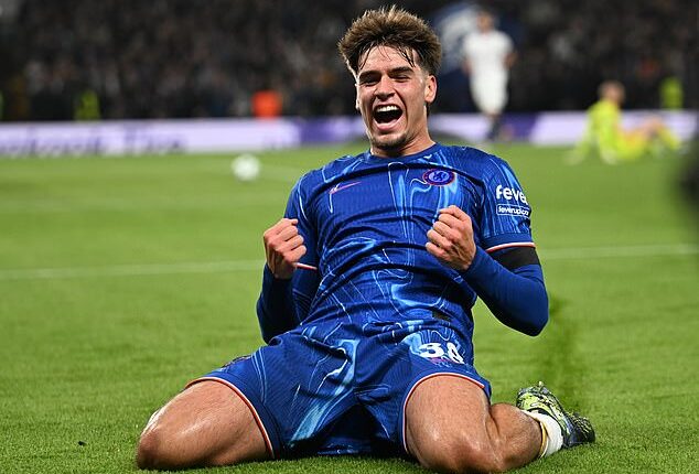 Sunderland have signed Chelsea youngster Marc Guiu on loan for their Premier League return
