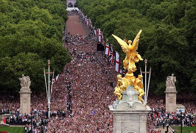 The huge crowd packed onto The Mall to watch as the Lionesses arrived at Buckingham Palace