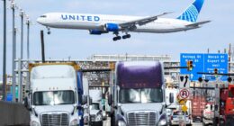 United Airlines just tweaked its profit outlook for the year. It’s still not enough for the stock.