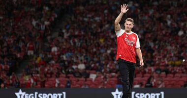 Viktor Gyokeres waved to fans ahead of Sunday's game between Arsenal and Newcastle