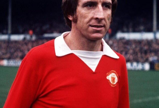 Former Manchester United, Newcastle and Wales forward Wyn Davies has died aged 83