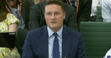 ‘Unconscionable’ for doctors not to tell their employers if they plan to strike, Streeting warns