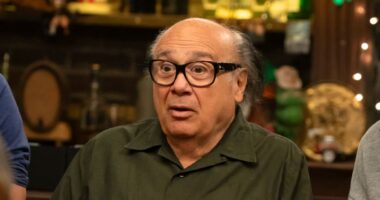 13 Years Later, It's Always Sunny In Philadelphia Reuses One Of Charlie's Most Brutal Insults For Dennis & Dee