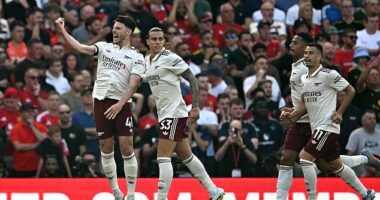 Arsenal rode their luck to grind out a crucial 1-0 win at Old Trafford against Man United