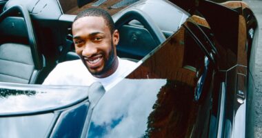 Celebrity Net Worth logo