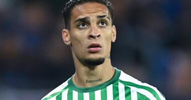 Real Betis have pulled out of of their move for Antony, despite agreeing a deal with Man United