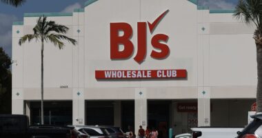 BJ’s sales come up short as customers ‘turn a bit more cautious.’ The stock is falling.