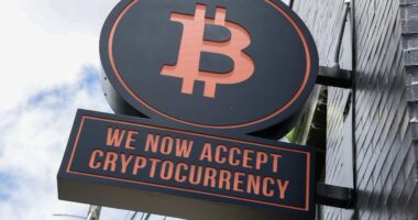 Bitcoin extends rally, hits record high above $124,000
