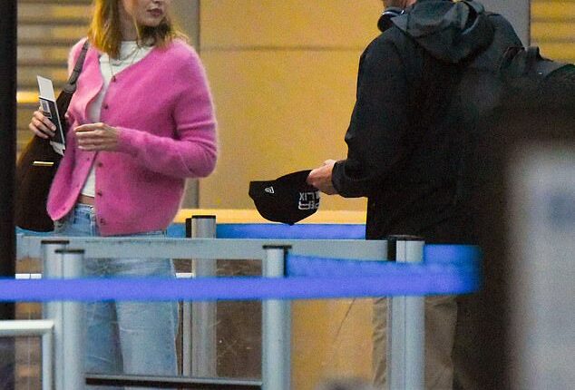 Bradley Cooper and Gigi Hadid were glimpsed this week at JFK Airport in New York City , apparently about to embark on a getaway