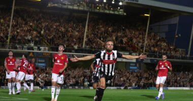 Carabao Cup live: Man United heading for shock exit before Arsenal and Liverpool discover third-round opponents