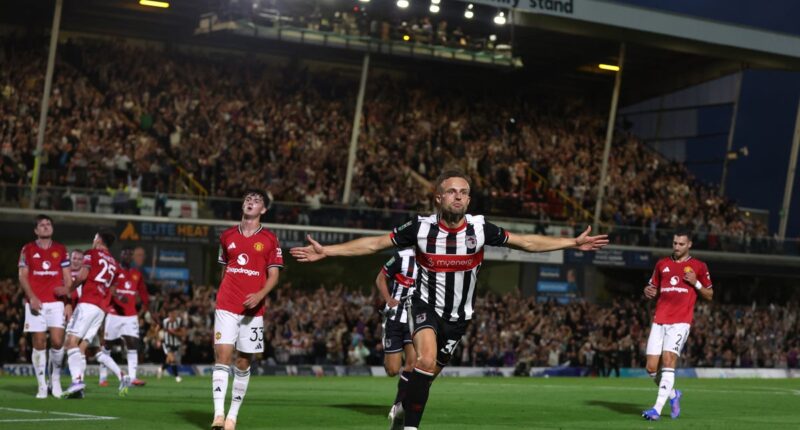 Carabao Cup live: Man United heading for shock exit before Arsenal and Liverpool discover third-round opponents