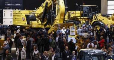 Caterpillar expects up to $1.5 billion in tariff costs this year, but the stock gains