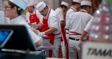 Consumers’ views of the labor market deteriorate in August