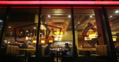 Denny’s offers mixed views on restaurant industry, as bigger rivals prepare to report earnings this week