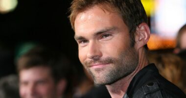 Celebrity Net Worth logo