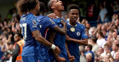 Chelsea moved to the top of the Premier with a controversial 2-0 win over Fulham
