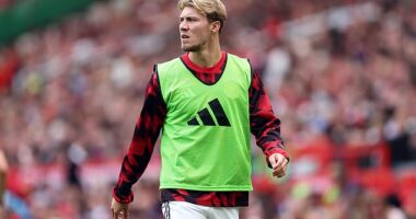 Napoli are stepping up talks with Manchester United striker Rasmus Hojlund over a possible move