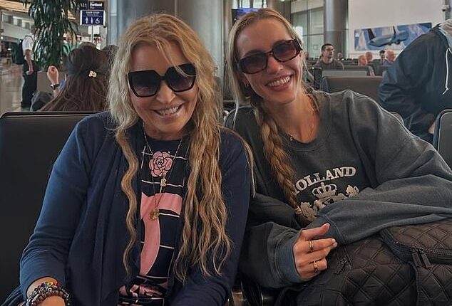 EDM singer Kristine W and her daughter Elizabeth recalled the horror inside a Delta flight that nose dived as it headed from Salt Lake City to Amsterdam last week