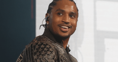 Female Fan Gets Crashes Trey Songz's Philly Concert By Twerking On Stage (VIDEO)