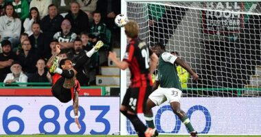 Brazilian substitute Junior Brumado denies Hibs with his last-minute acrobatic heroics