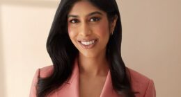 US-based skin cancer surgeon and beauty expert Dr Neera Nathan has declared L'Oréal Elvive Glycolic Gloss Shampoo and Conditioner her go-to for glossy, healthy hair