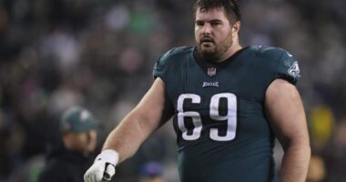 Injury Scare For Eagles 3-Time Pro Bowl OL Landon Dickerson