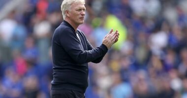 Davis Moyes named a predictably strong team for Everton's clash with Mansfield in the Carabao Cup