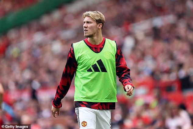 Napoli are stepping up talks with Man United striker Rasmus Hojlund over a possible move