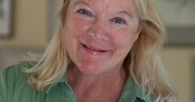 Felicity Warner is a Soul Midwife, someone who offers love, compassion and practical help in the final weeks, days and minutes of someone’s life