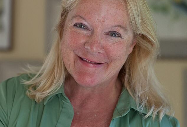 Felicity Warner is a Soul Midwife, someone who offers love, compassion and practical help in the final weeks, days and minutes of someone’s life