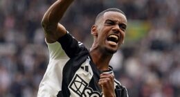 Liverpool risk blowing their Premier League title chances if they miss out on Alexander Isak and do not secure a plan B option, Jamie Carragher has claimed