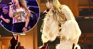 Kelly Clarkson abruptly cancels Las Vegas residency shows for the second time